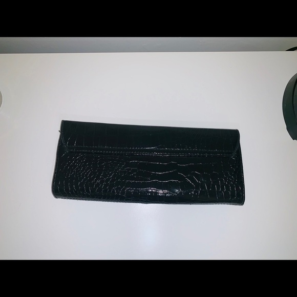 BLACK Clutch - Picture 4 of 5